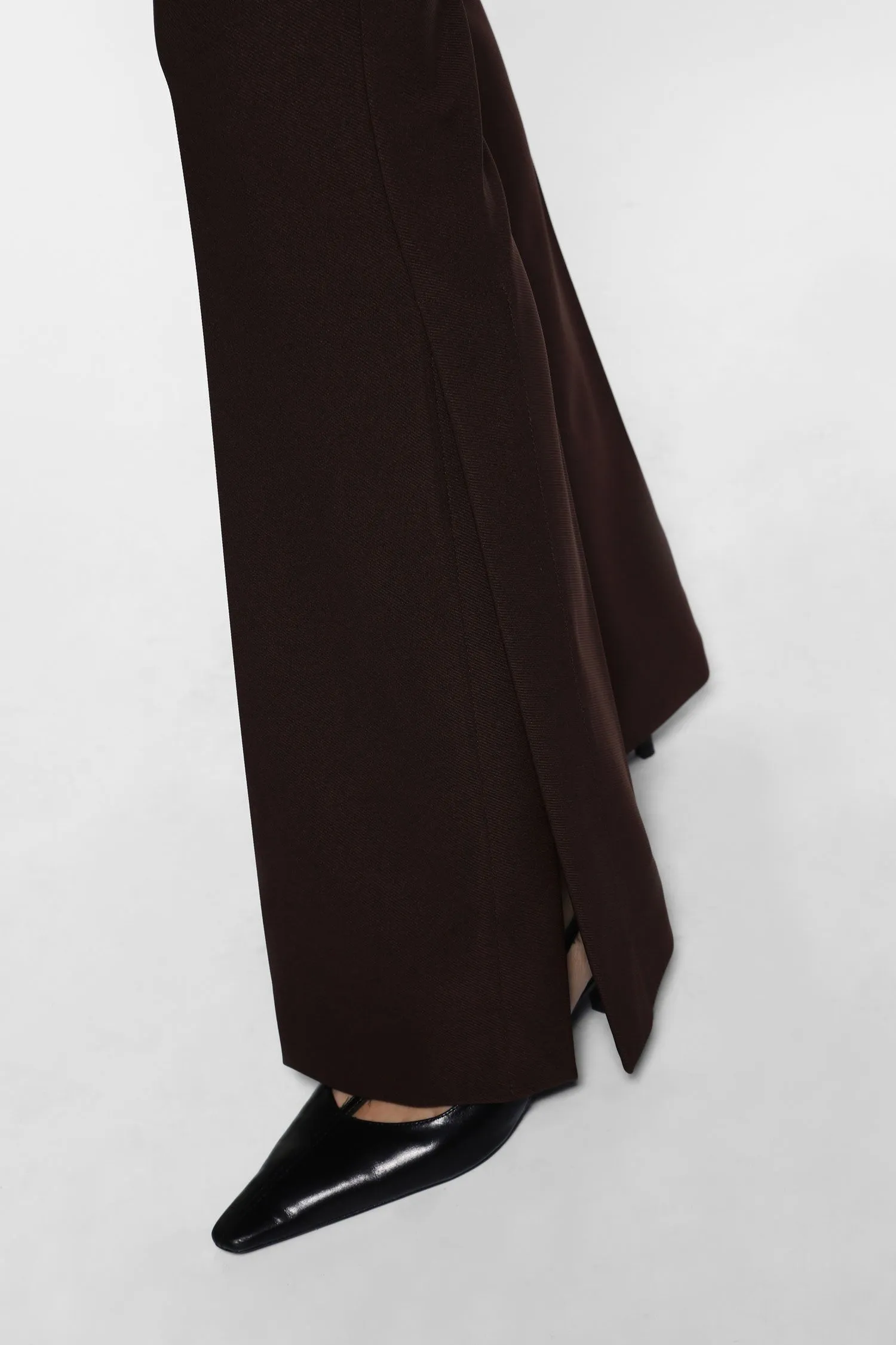   Pantaloni svasati con piega frontale     